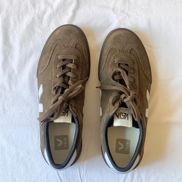 VEJA Volley Suede Sneakers in Eagle Swan 10 NEW